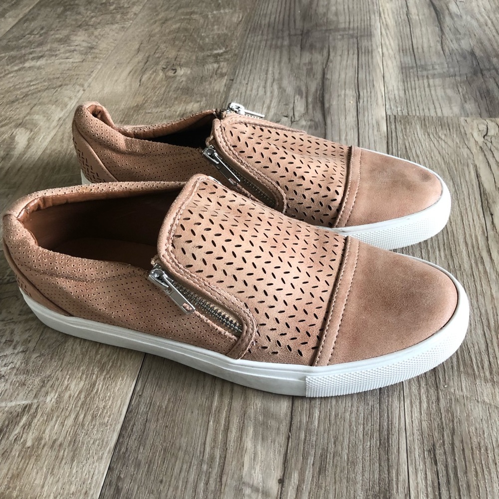 Report Shoes.